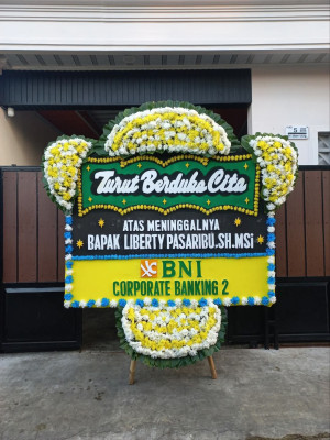 Papan Bunga Duka di Tayando Yamru