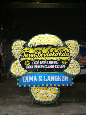 Papan Bunga Duka di Tayando Yamru