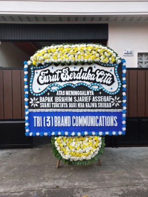 Papan Bunga Duka di Tayando Yamru